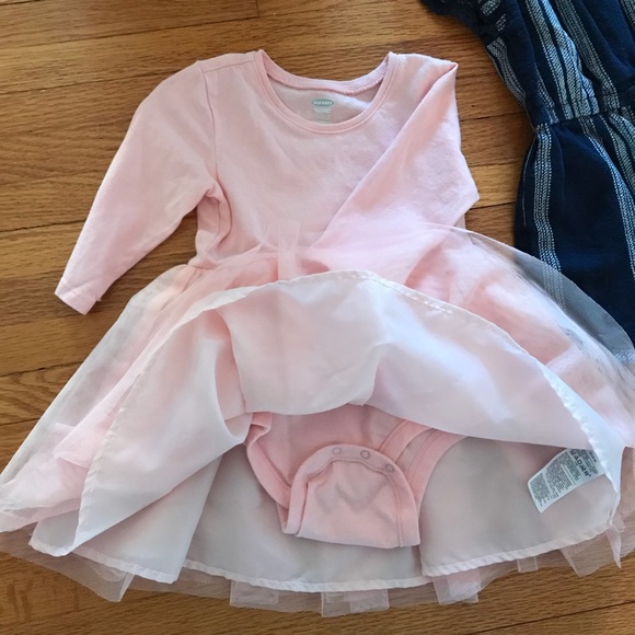 Old navy girls set 18 months & 2T - Picture 4 of 5